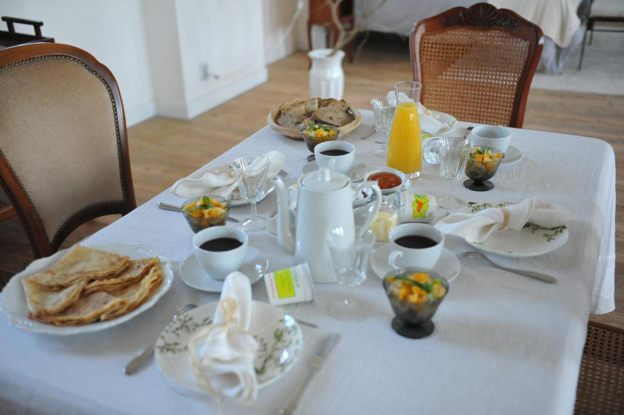 Demeure De Kergoguen Bed & Breakfast Plougonver Luaran gambar